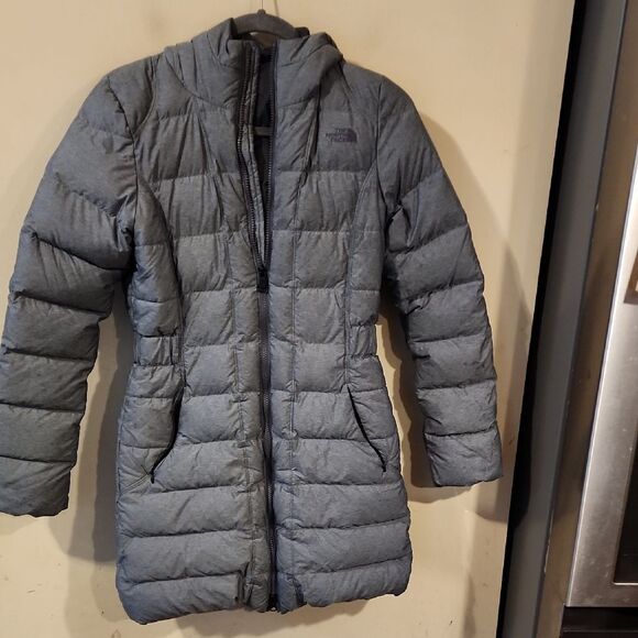 The North Face Gray Puffer Coat with Quilted Insulation - Picture 1 of 4